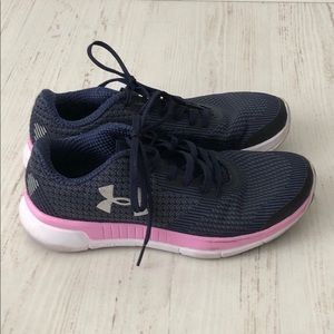 Girls Under Armor gym/cross trainer shoes
